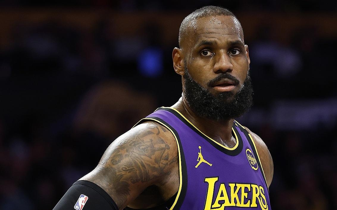 登上埃菲尔 登上埃菲尔