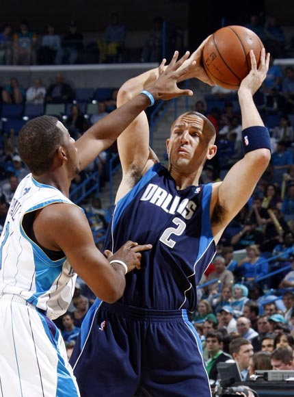 [CBA]李添荣转身突破送妙传 埃格伯努双手重扣.